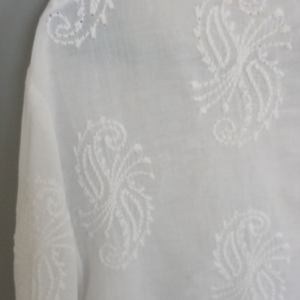 Alfred Dunner White Embroidered Women's Top sz 14P. FL - Picture 3 of 4
